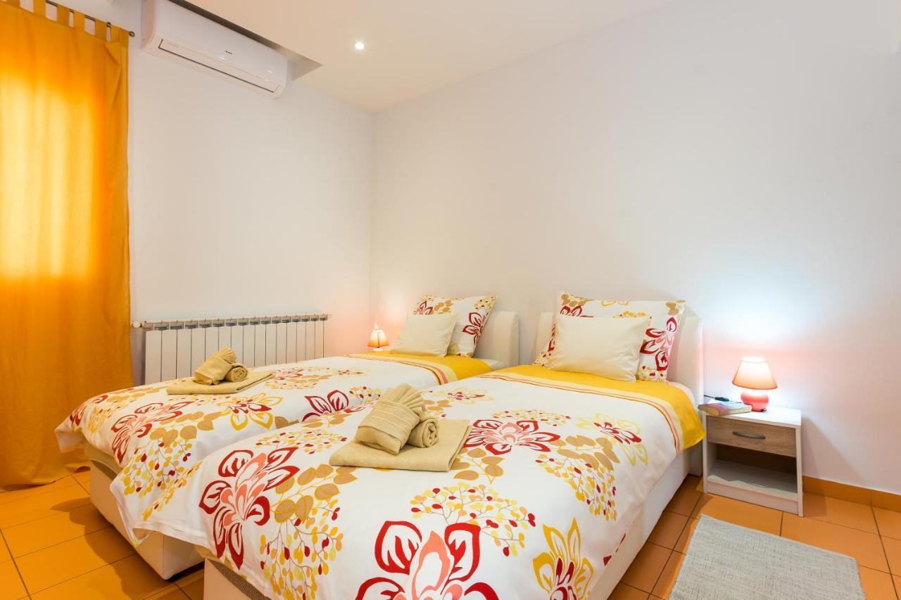 Guest House Slatki Snovi Knin Bagian luar foto