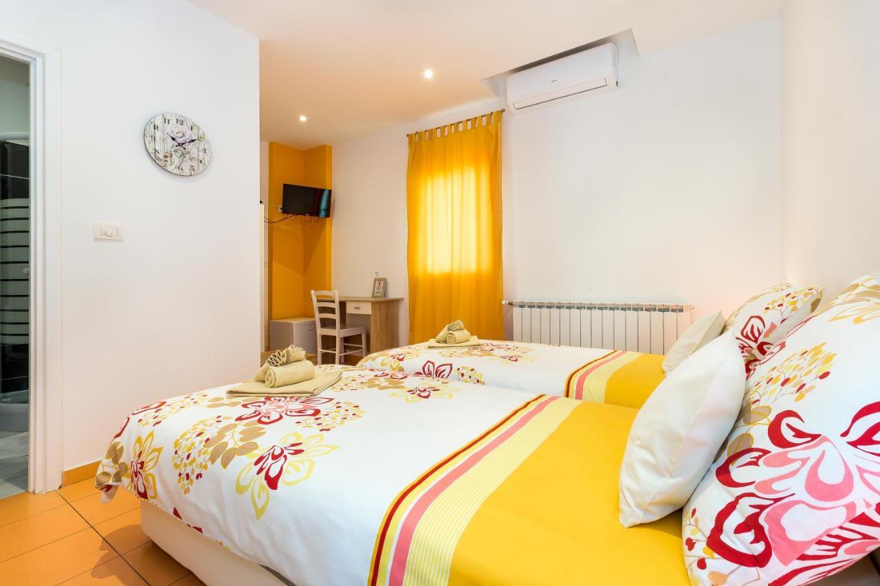 Guest House Slatki Snovi Knin Bagian luar foto