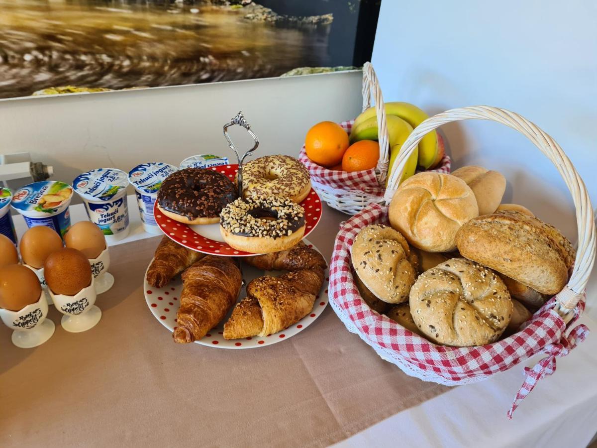 Guest House Slatki Snovi Knin Bagian luar foto
