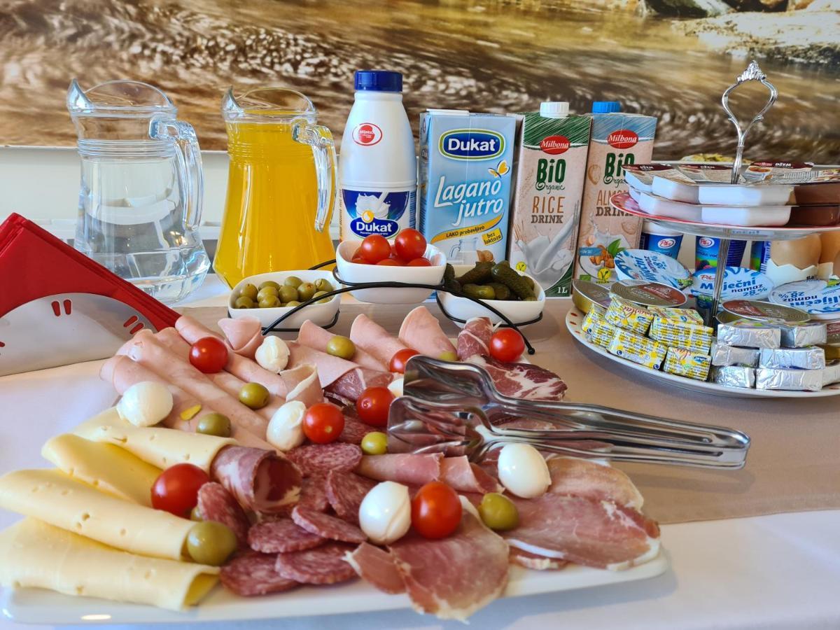 Guest House Slatki Snovi Knin Bagian luar foto
