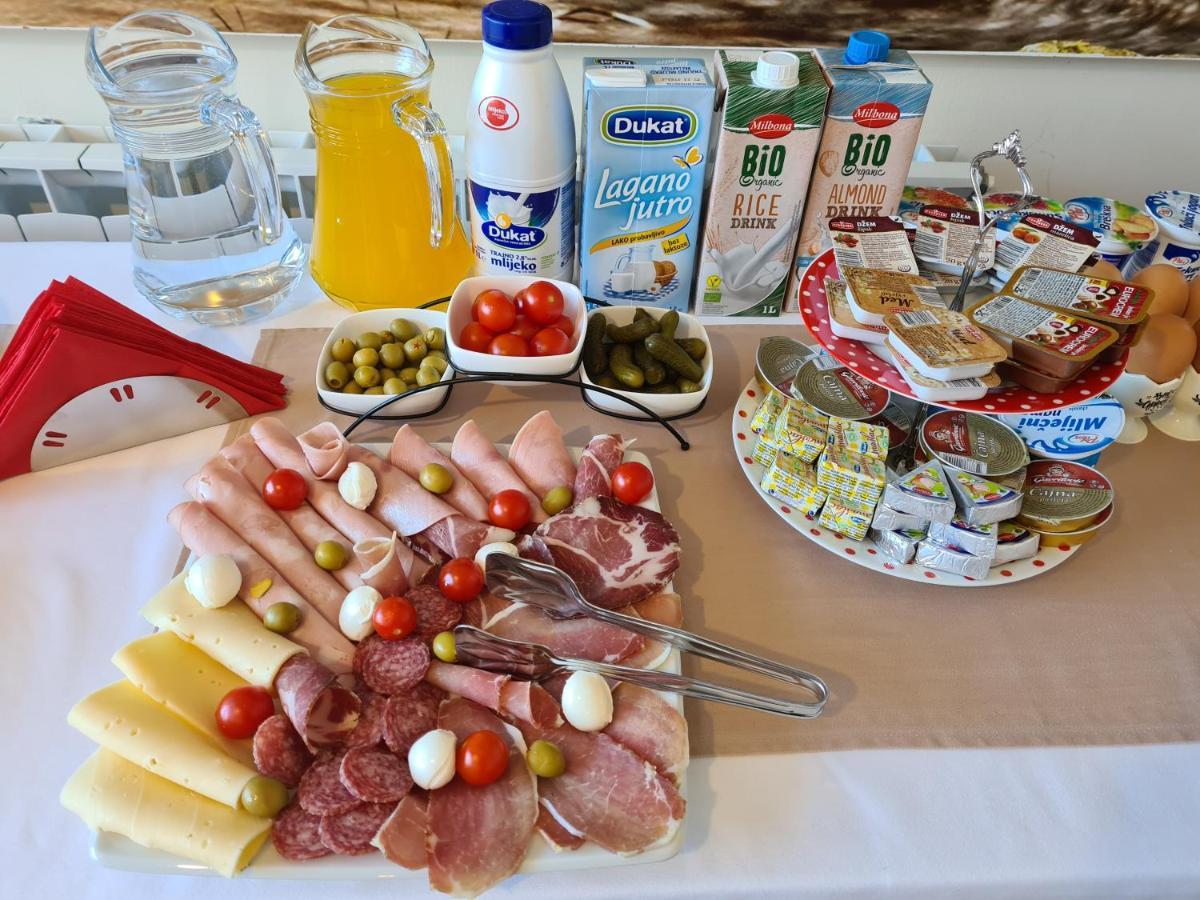 Guest House Slatki Snovi Knin Bagian luar foto