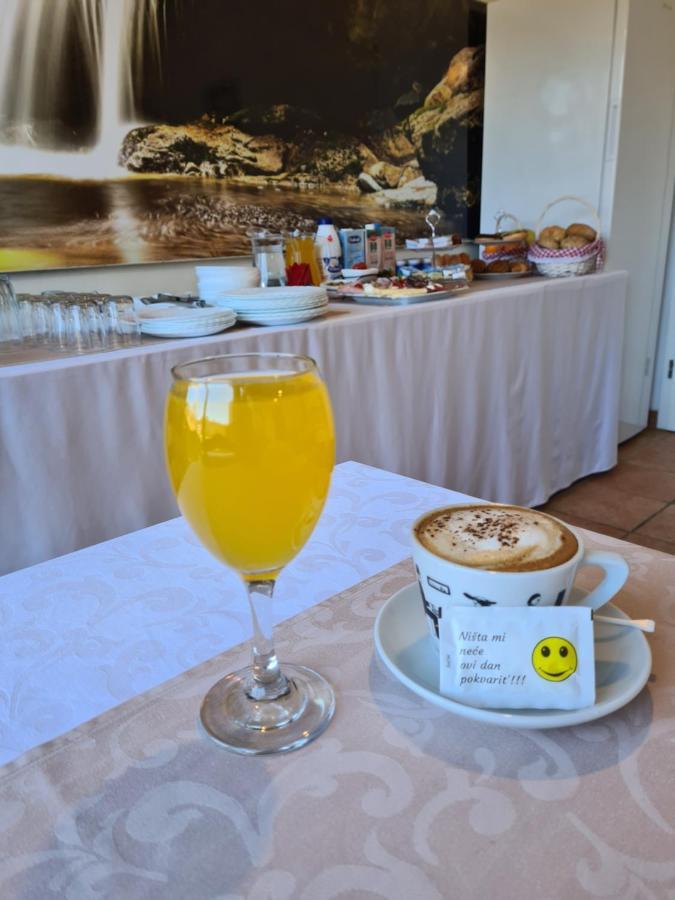 Guest House Slatki Snovi Knin Bagian luar foto