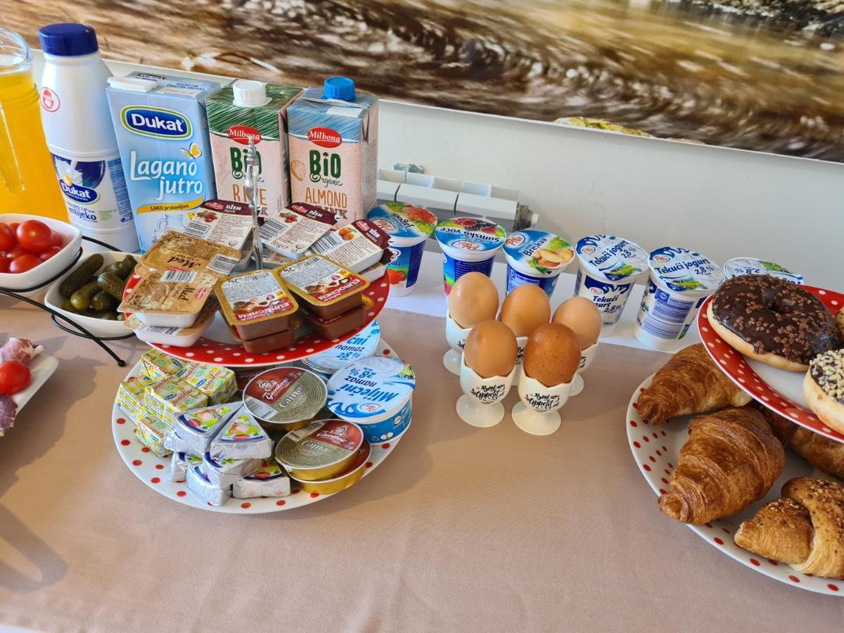 Guest House Slatki Snovi Knin Bagian luar foto