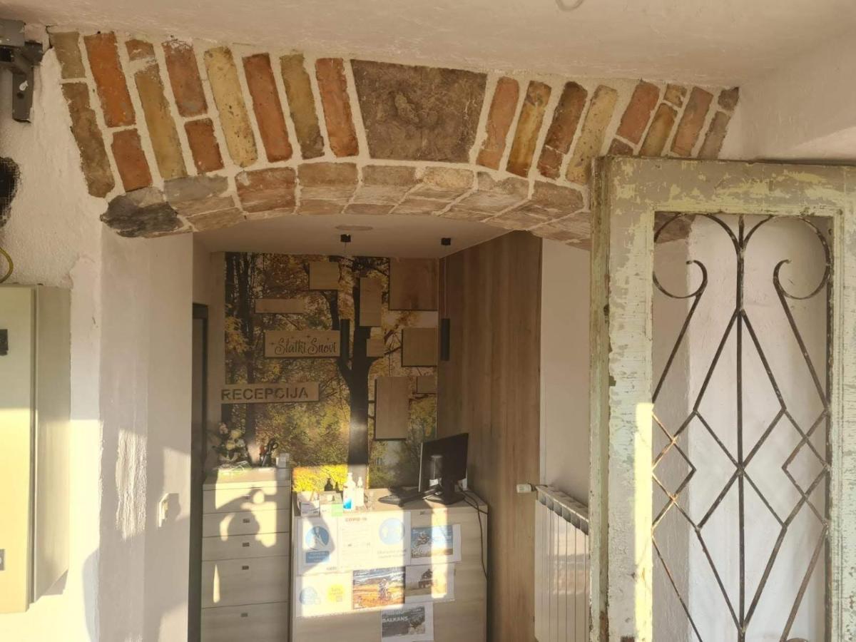Guest House Slatki Snovi Knin Bagian luar foto