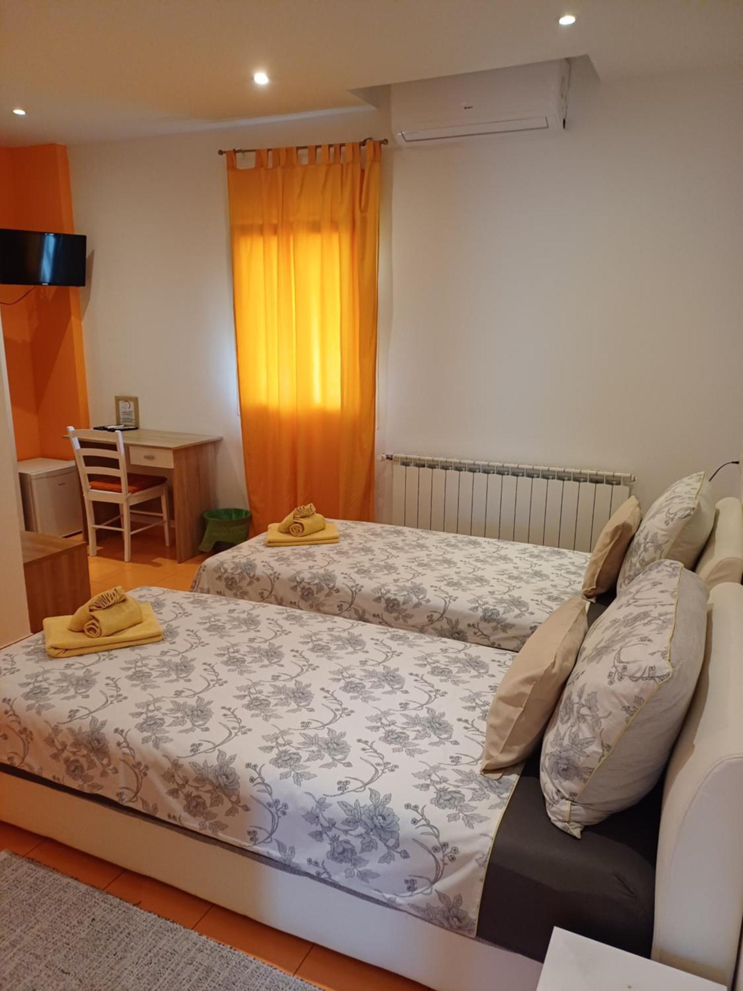 Guest House Slatki Snovi Knin Bagian luar foto